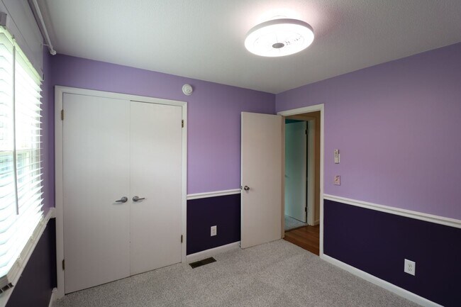 Building Photo - 120 Sunnybrook Ct
