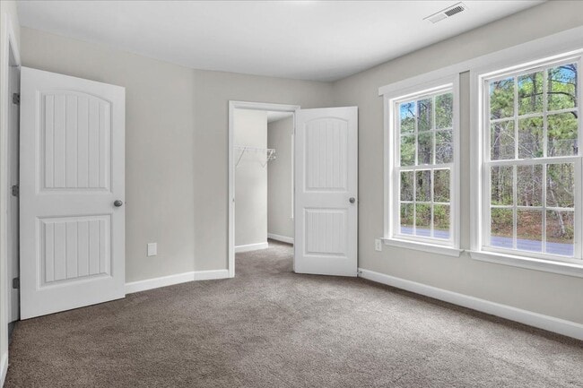 Building Photo - 3 Bedroom 2.5 Bathroom Home