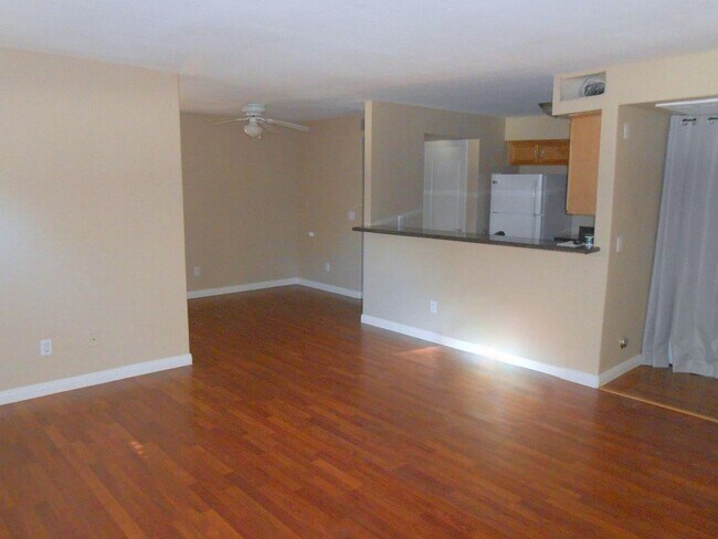 Building Photo - Spacious 1st Floor Condo at The Lakes