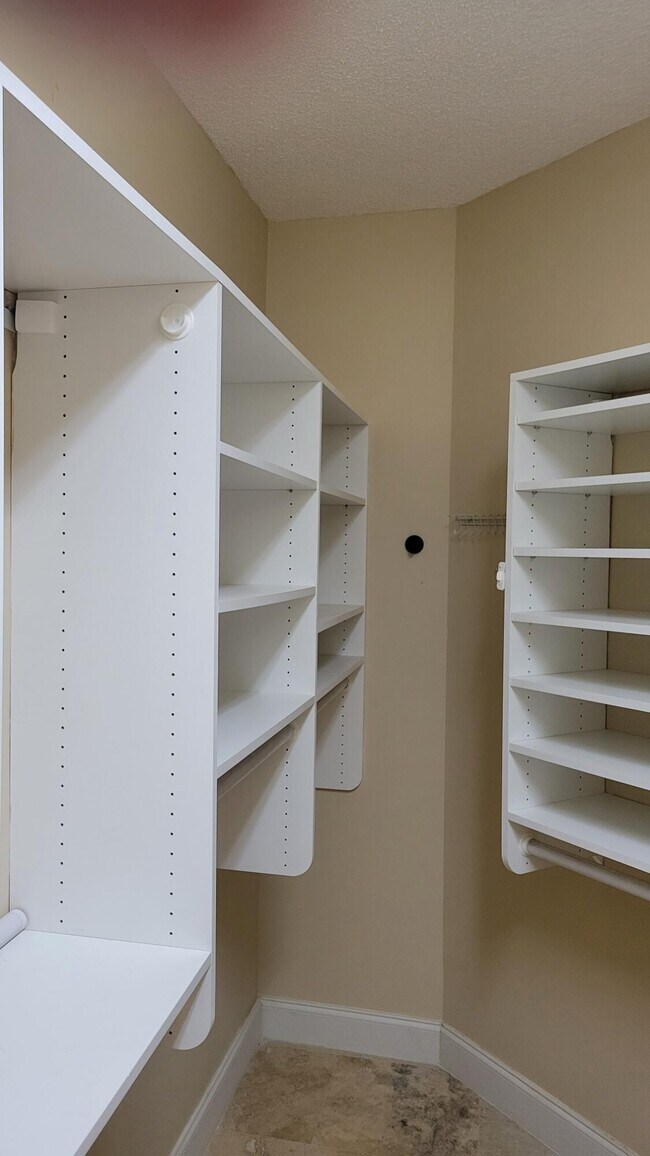 Building Photo - 6675 NW 25th Way