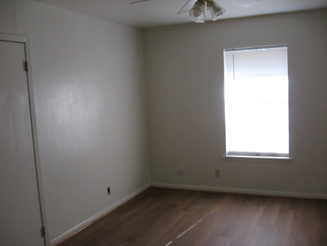 Building Photo - 1213 Park St