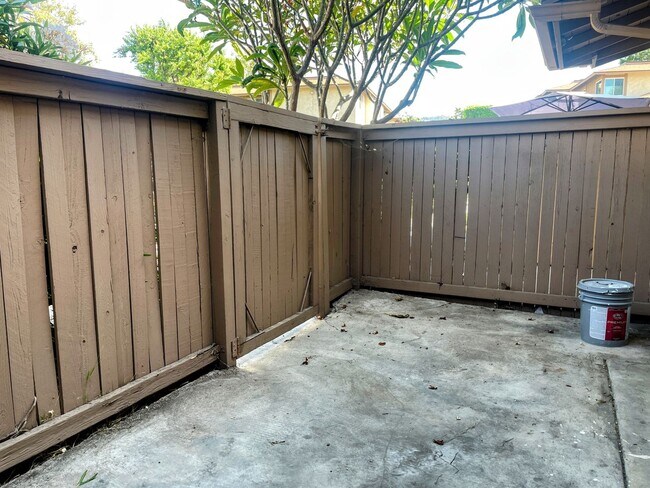 Building Photo - Updated 2-Bedroom Townhome with Garage in Resort-Style Community