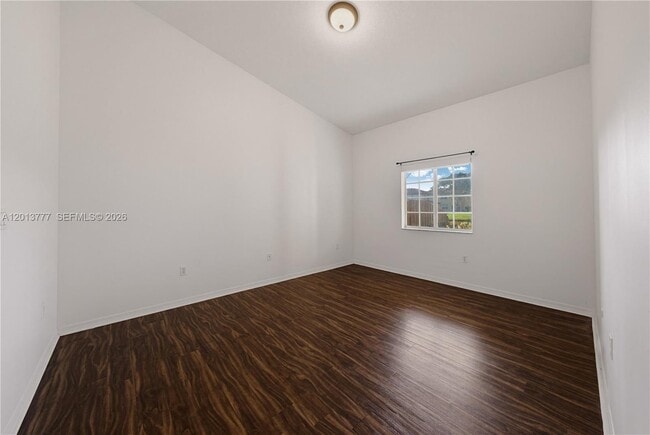 Building Photo - 3393 NE 11th Dr