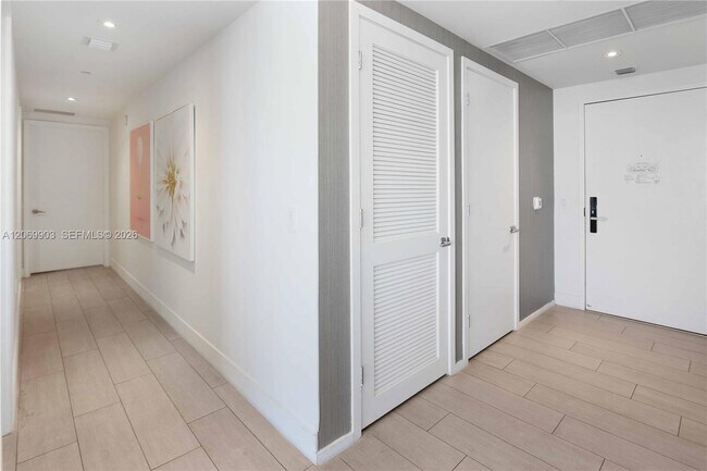 Building Photo - 4010 S Ocean Dr