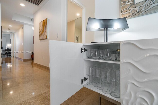 Building Photo - 16001 Collins Ave