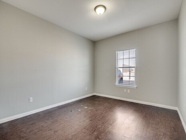 Building Photo - Jewel St- Duplex