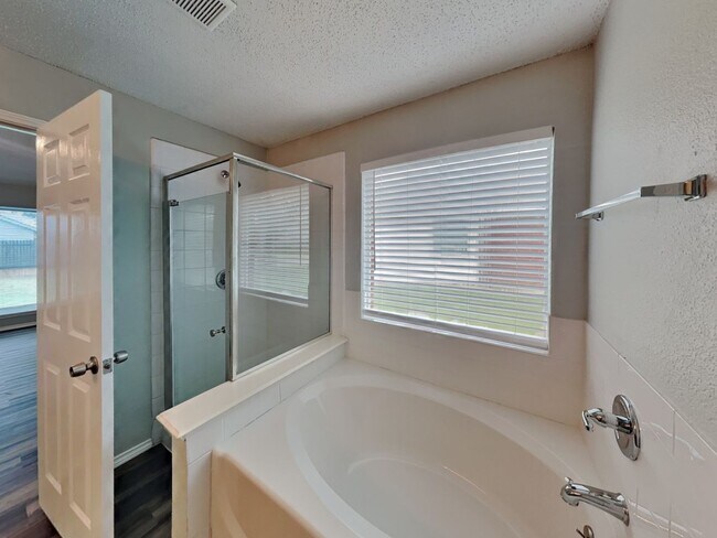 Building Photo - Beautiful 4BR Home in Denton with Fireplace, Fenced Yard & Garage