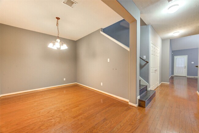 Building Photo - 2931 Meadowglen Cove