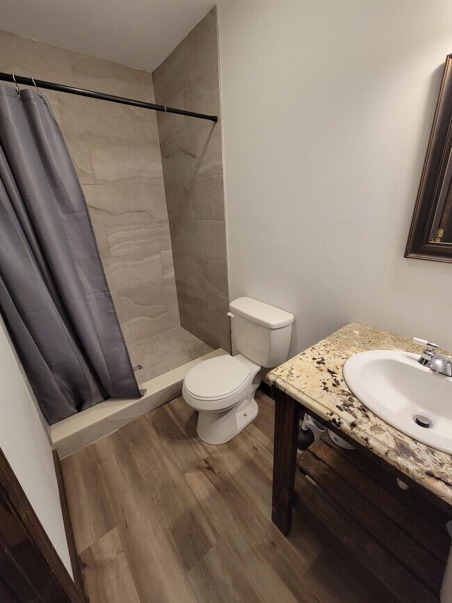 Building Photo - 1227 Continental Ct