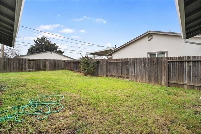 Building Photo - 1025 Marston St