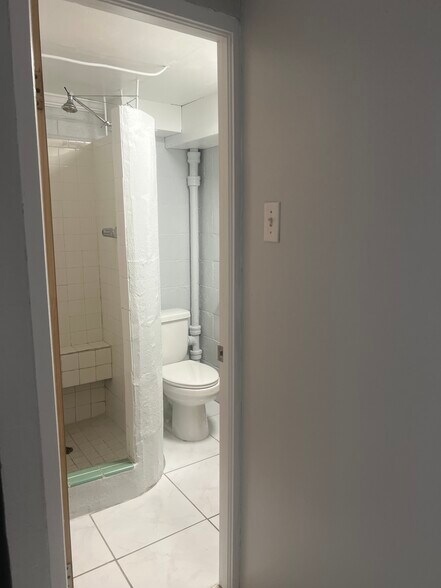 Building Photo - 615 Hillcrest St