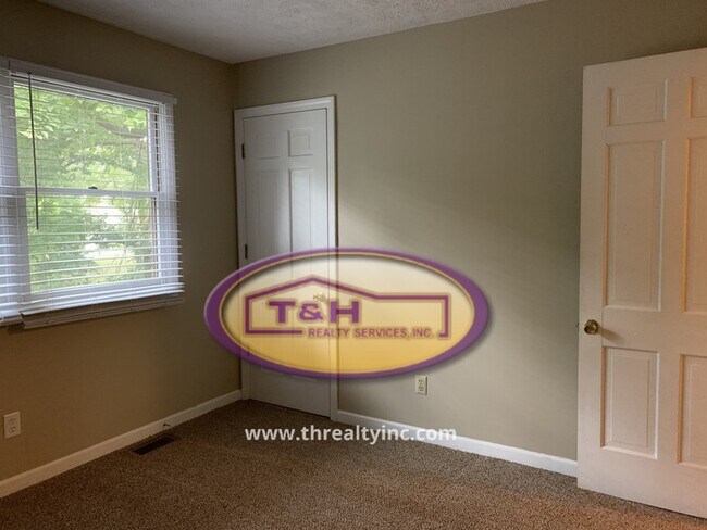 Building Photo - Spacious Home in Perry Township!