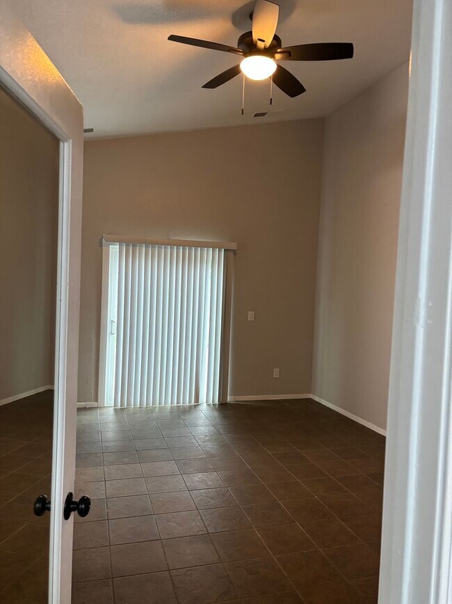 Building Photo - 3 B/D 2 BA HOME WITH AN OFFICE IN YUBA CITY AVAILABLE NOW!