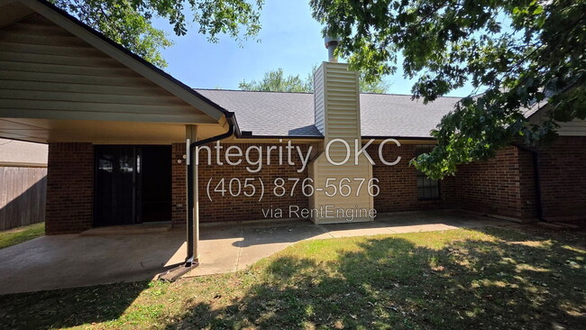 Building Photo - 1301 Newbury Dr