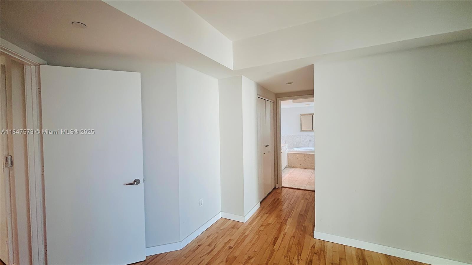Building Photo - 1331 Brickell Bay Dr