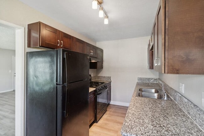 Building Photo - Park Crest Apartments