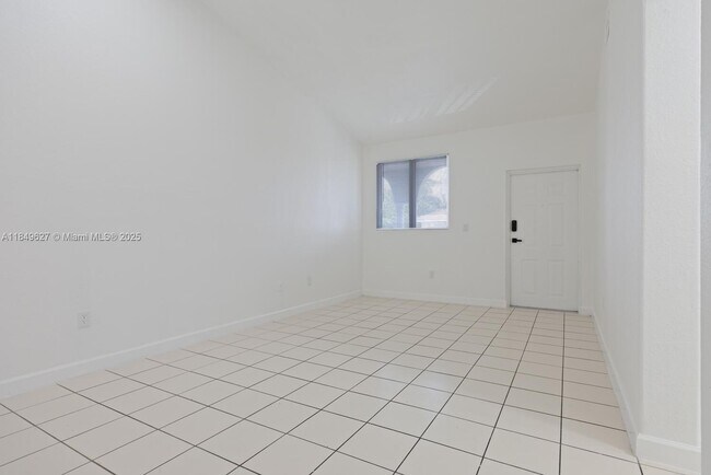 Primary Photo - 1663 SE 27th Dr