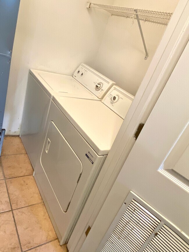 Laundry Room - 845 W Georgia St