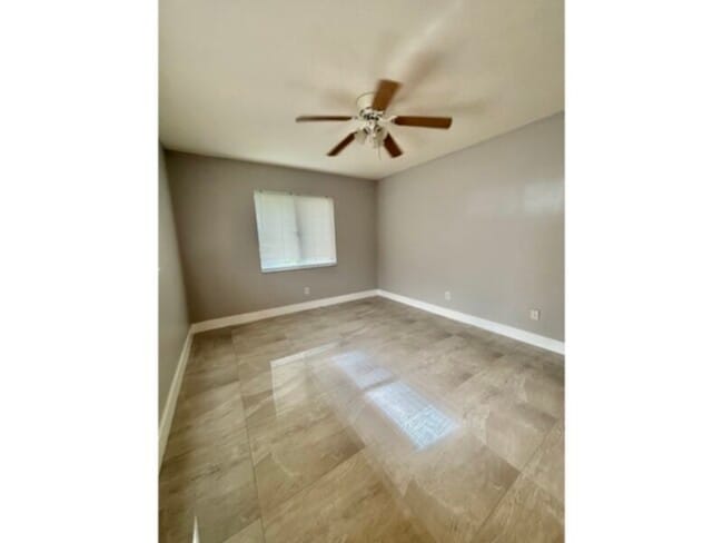Building Photo - 2 Bedroom 2 Bath Apartments! Multiple Unit...