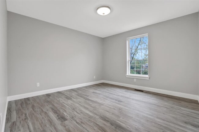Building Photo - 108 Clarks Ln