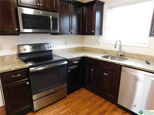 Building Photo - 821 Masslich St