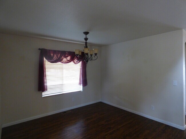 Building Photo - Stunning 4 bedroom/ 2.5 bath home with 2 car Attached Garage in Fort Collins, Colorado