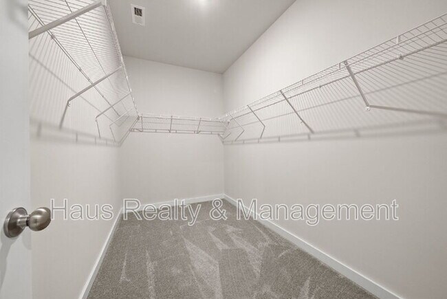 Building Photo - 1145 Ross Farms Blvd