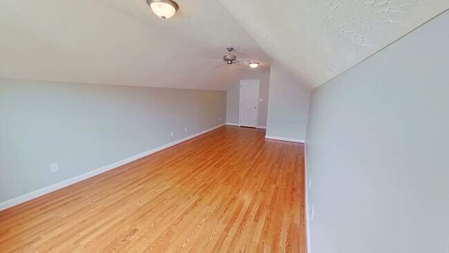 Building Photo - 622 Thorncliff Dr