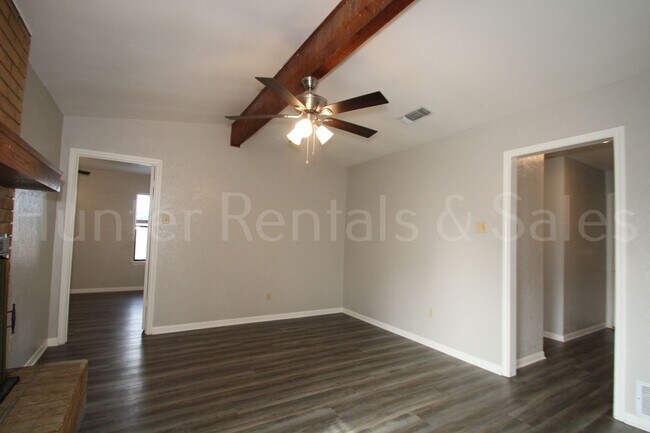 Building Photo - Charming North Killeen Home