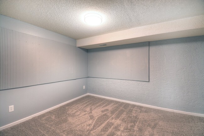 Building Photo - 464 W Rockrimmon Blvd