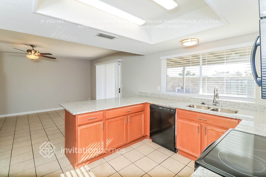 Building Photo - 4709 W Paradise Ln