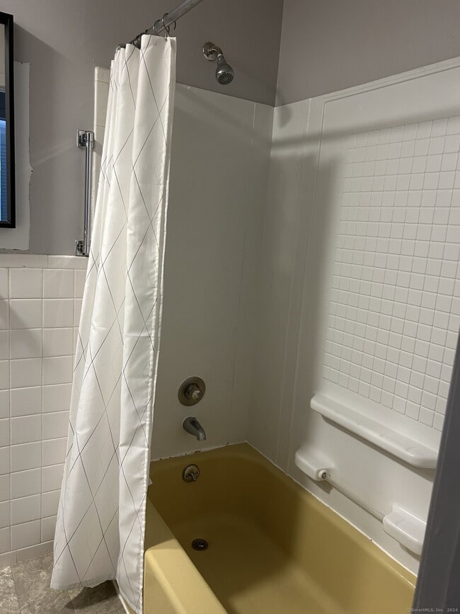 Building Photo - 60 Carriage Path S