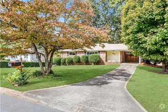 Building Photo - Charming 4-Sided Brick Ranch in Prime East...