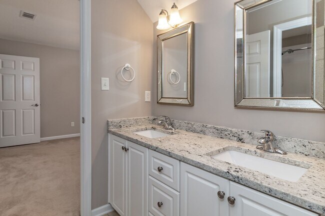 Building Photo - Private, 5 bedroom, 3.5 bath, Evans home-overlooking the woods!