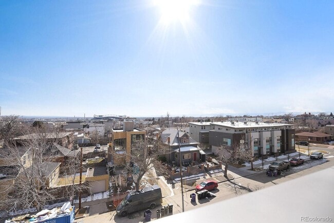 Building Photo - You’ll fall in LOVE with the VIEW! Convenient Location!