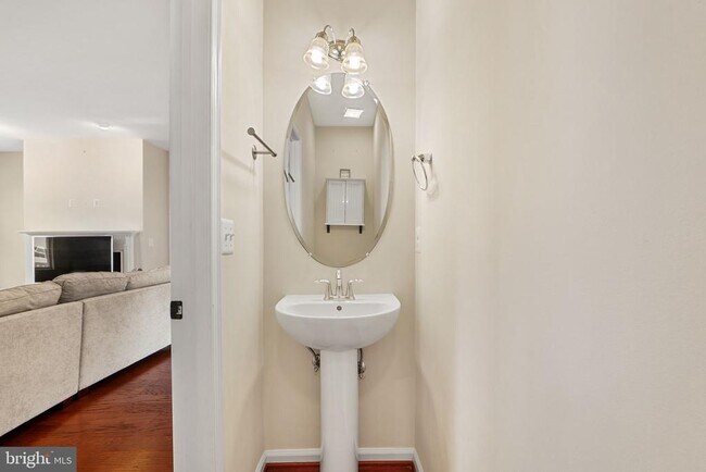 Building Photo - 2210 Mallard Landing Dr