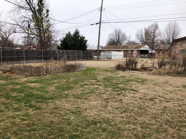 Building Photo - 320 Mimosa Dr