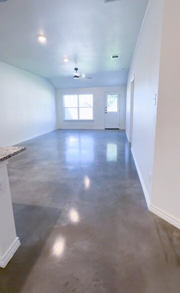 Building Photo - 1146 Lindsey Dr