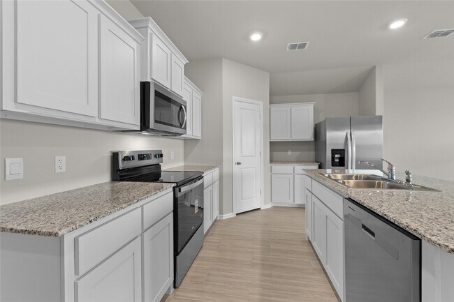 Building Photo - 552 Crestridge Dr N