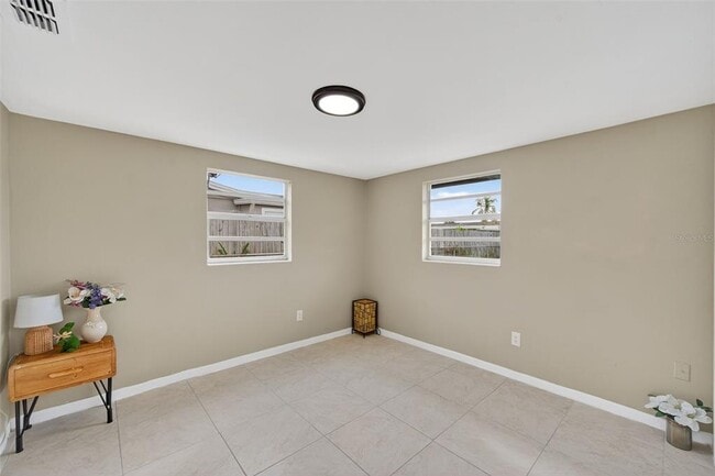 Building Photo - 3742 Elmwood Dr