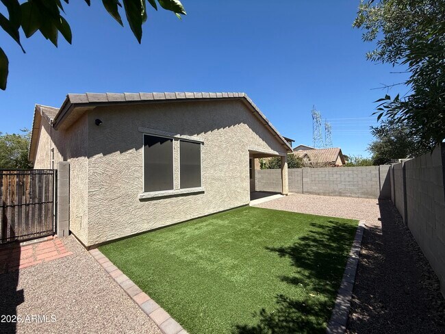 Building Photo - 12041 W Cottontail Ln