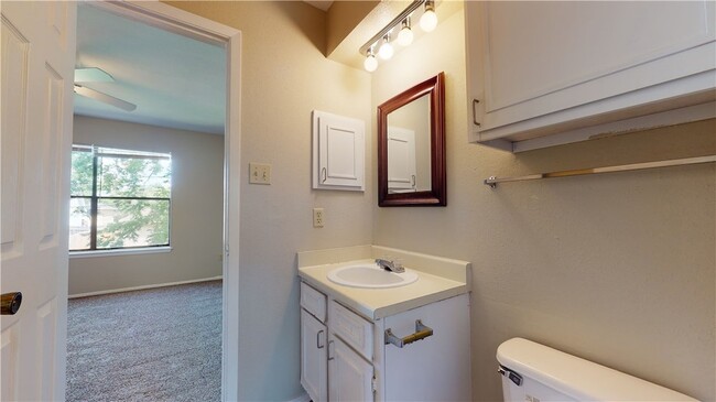 Building Photo - 307 Manuel Dr