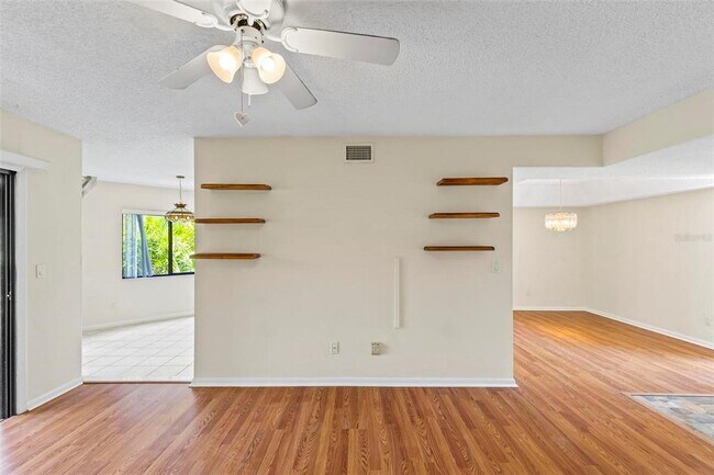 Building Photo - 41 Hembury Ln