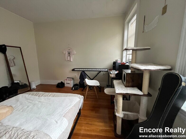 Building Photo - 126 Warren St