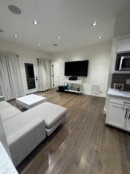 Living room - 253 35th Ave N