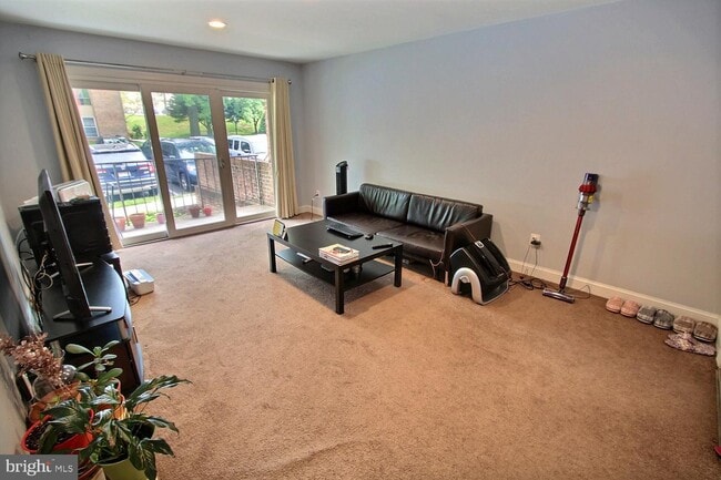 Building Photo - 11901 Parklawn Dr