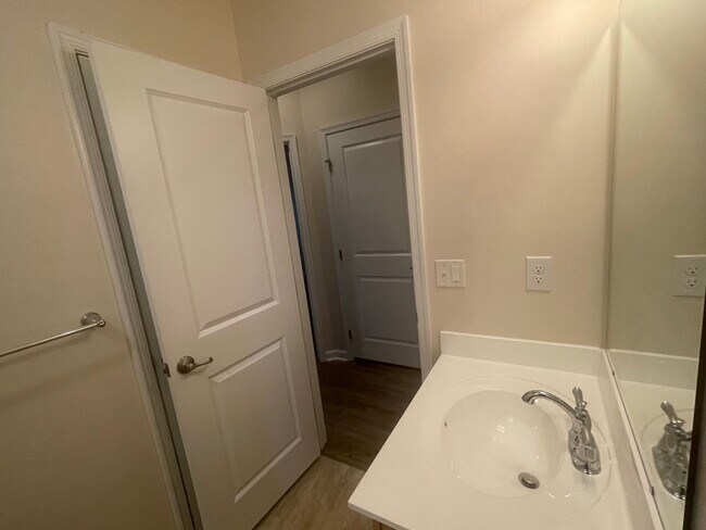 Building Photo - Beautiful home in Clearfield Oaks