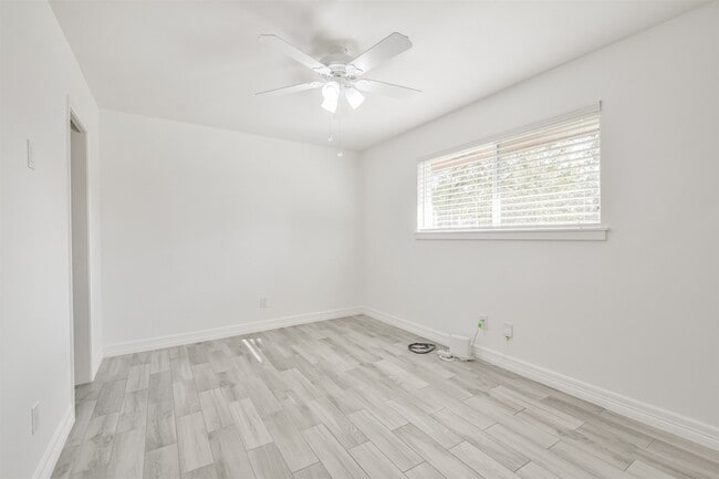Building Photo - 7623 Yellow Pine Dr
