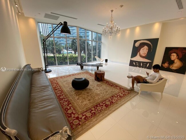 Building Photo - 495 Brickell Ave
