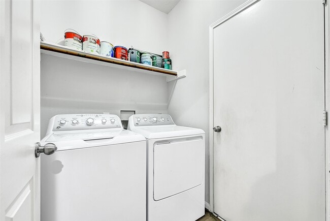 Building Photo - 16215 Cairngorm Ave